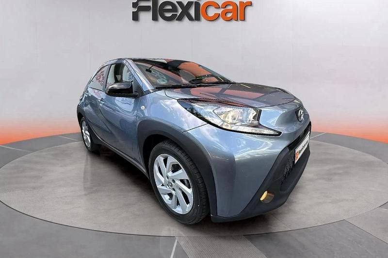 Gris Usado 2024 Toyota Aygo X Play SUV | 11.990 € (Precio justo) - Imagen 1/4