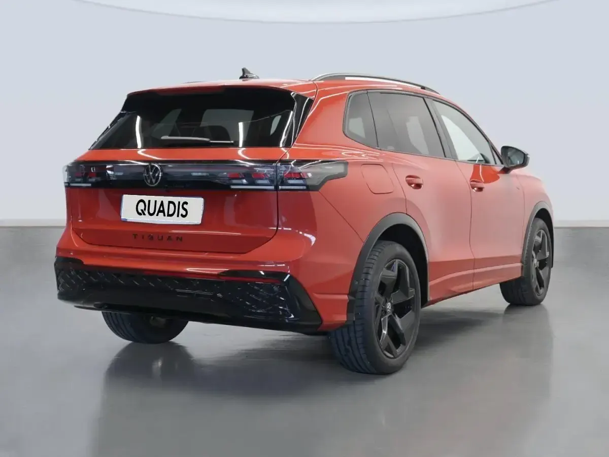 Usado VW Tiguan R-line 150 CV (110 kW) 2025 Rojo SUV