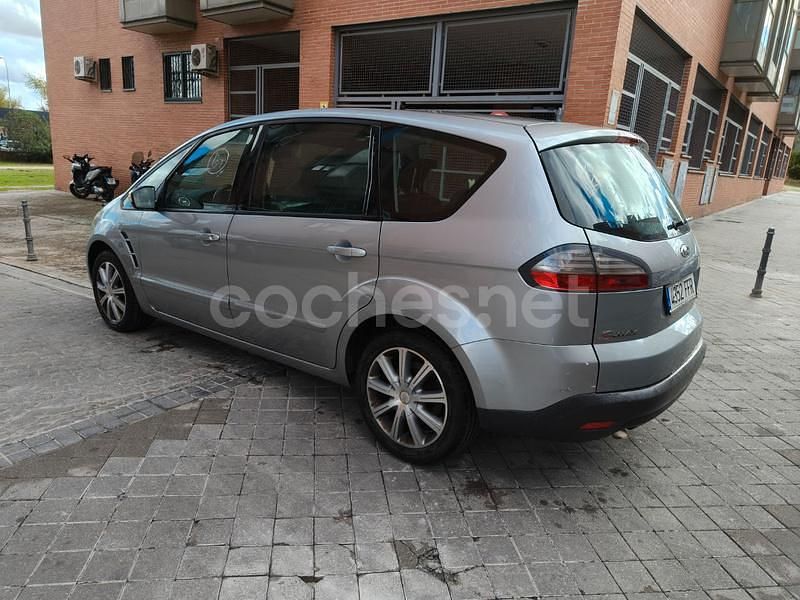 Usado Ford S-MAX Trend 140 CV (102 kW) 2007 Gris / plata Monovolumen