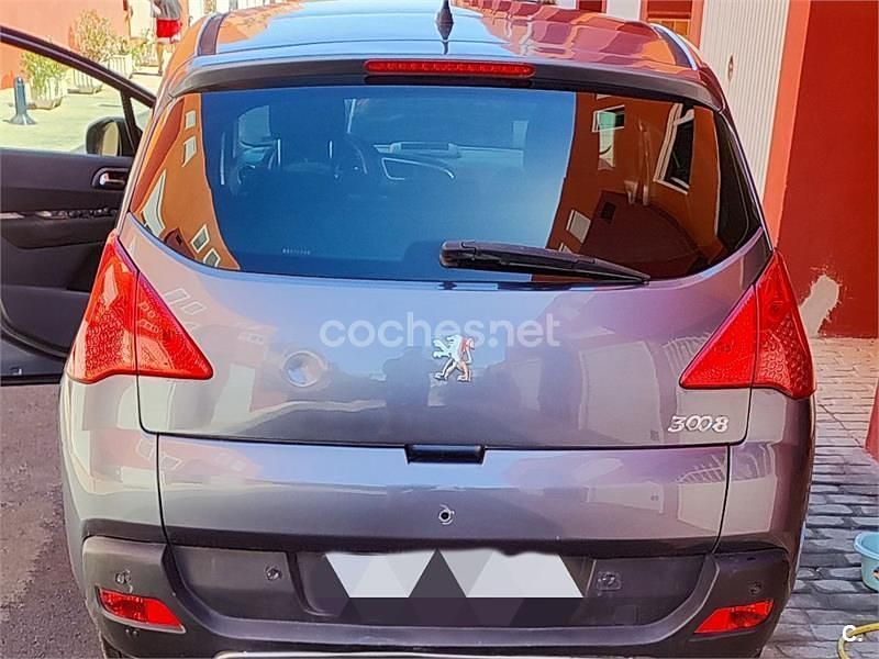 Usado Peugeot 3008 Premium 112 CV (82 kW) 2011 Gris / plata Berlina