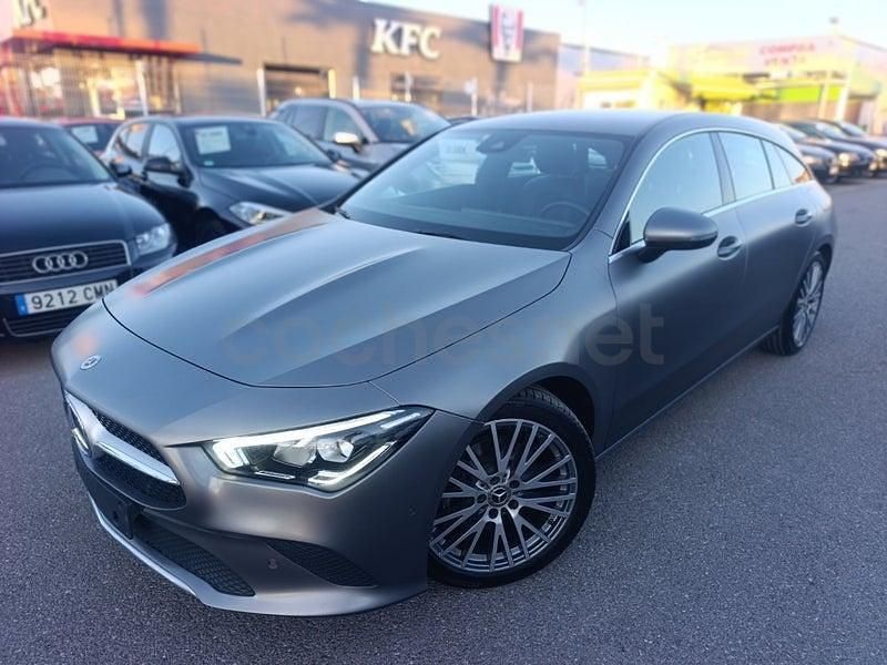 Usado Mercedes CLA200 Shooting Brake 150 CV (110 kW) 2022 Gris / plata Familiar
