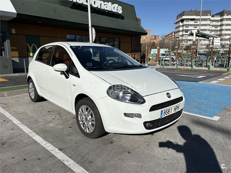 Usado Fiat Punto Lounge 69 CV (50 kW) 2013 Blanco Berlina