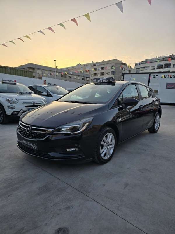 Negro Usado 2019 Opel Astra Selective Familiar | 7950 € (Buen precio) - Imagen 1/4