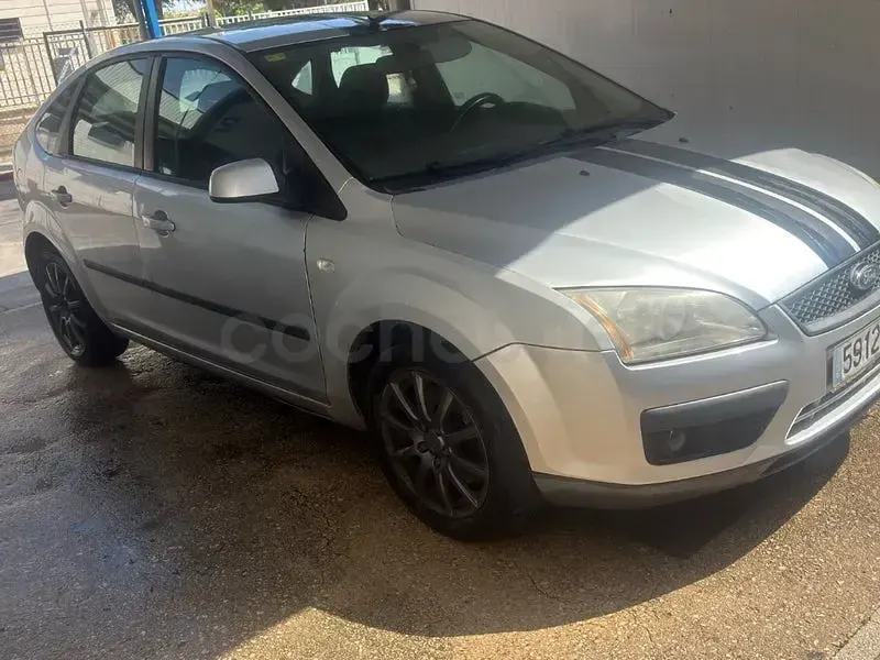 Usado Ford Focus Sport 115 CV (84 kW) 2007 Gris / plata Berlina