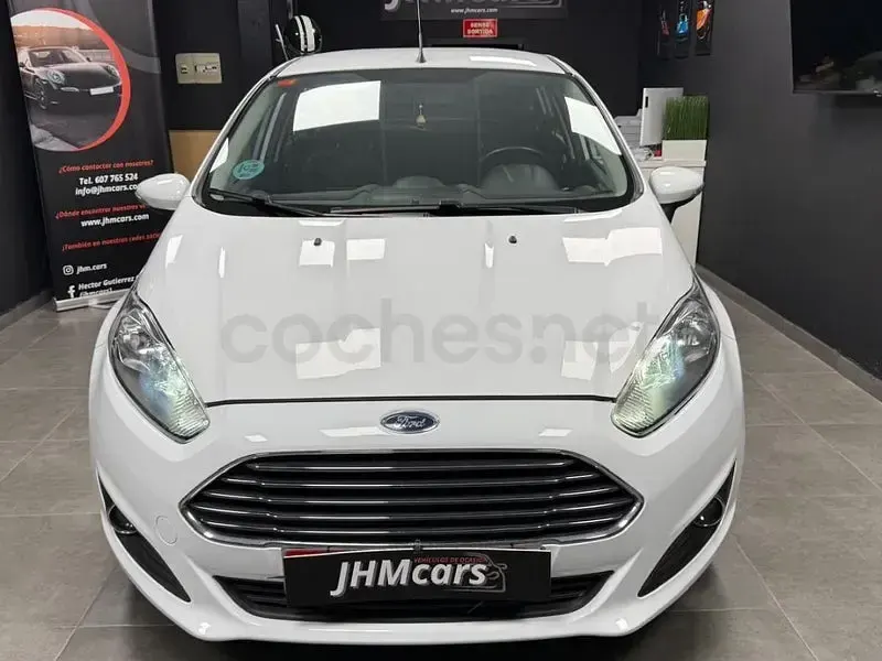 Usado Ford Fiesta Trend 75 CV (55 kW) 2015 Blanco Utilitario