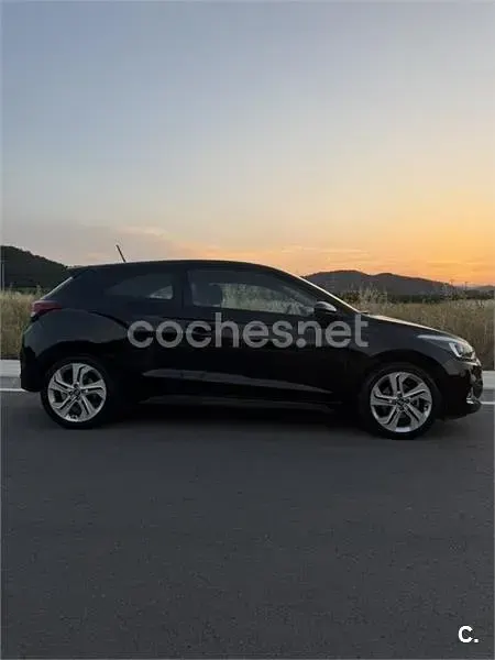 Usado Hyundai i20 Sport 120 CV (88 kW) 2019 Negro Utilitario