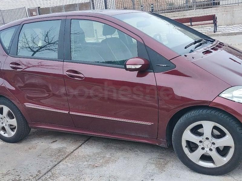 Usado Mercedes A180 Classic 109 CV (80 kW) 2005 Granate Monovolumen