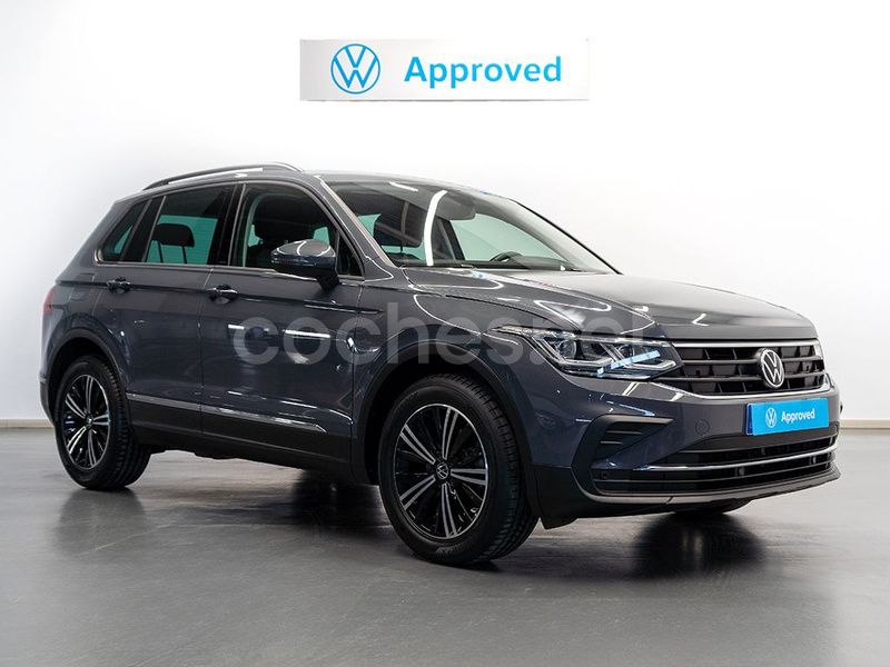 Gris / plata Usado 2021 VW Tiguan Life SUV | 27.150 € (Precio justo) - Imagen 1/4