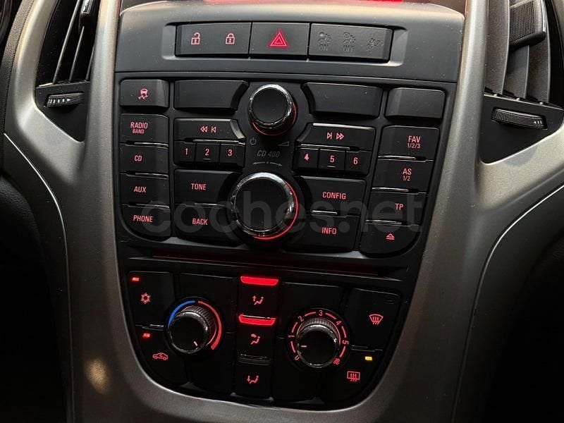 Używany Opel Astra Selective 110 KM (80 kW) 2012 Szary Sedan/Limuzyna