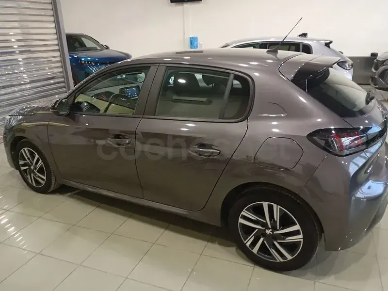 Usado Peugeot 208 Active 75 CV (55 kW) 2022 Gris / plata Utilitario