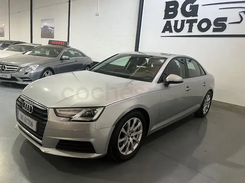 Usado Audi A4 Advanced 150 CV (110 kW) 2017 Gris / plata Berlina