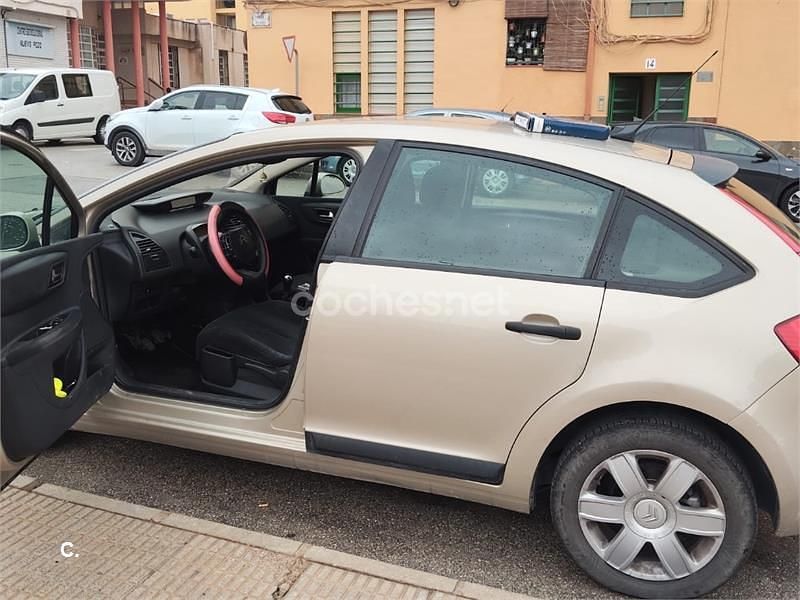Usado Citroën C4 110 CV (80 kW) 2006 Beige Berlina