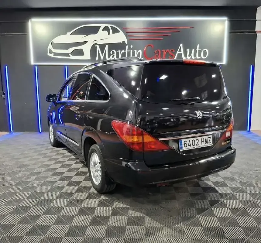 Usado SsangYong Rodius Limited 165 CV (121 kW) 2012 Negro Monovolumen