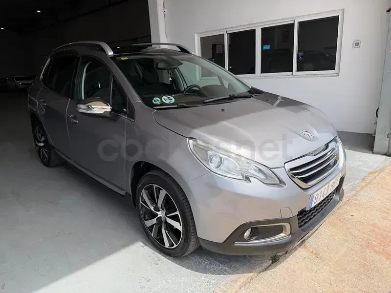 Usado Peugeot 2008 Allure 92 CV (67 kW) 2014 Gris / plata SUV