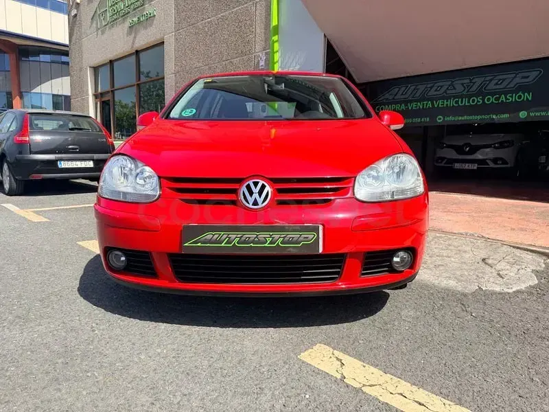 Usado VW Golf V Highline 115 CV (84 kW) 2007 Rojo Berlina