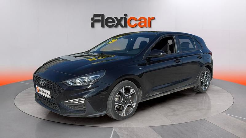 Usado Hyundai i30 N Line 120 CV (88 kW) 2024 Negro Berlina