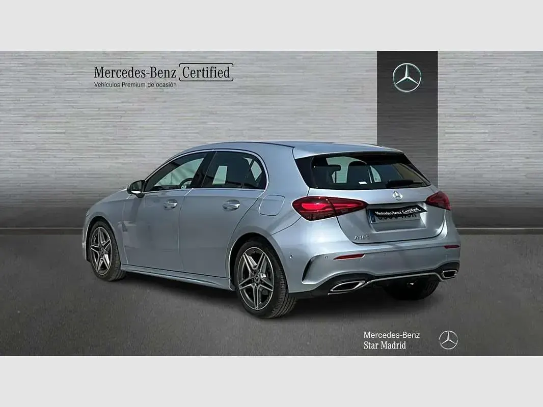 Usado Mercedes A180 136 CV (100 kW) 2025 Plateado Berlina