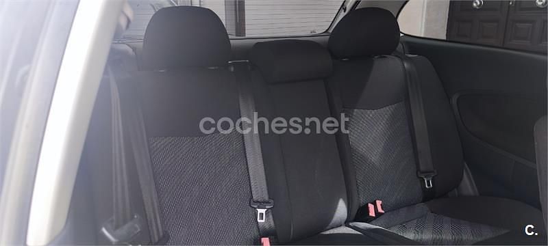 Begagnad Seat Ibiza Reference 100 HK (73 kW) 2005 Vit Halvkombi