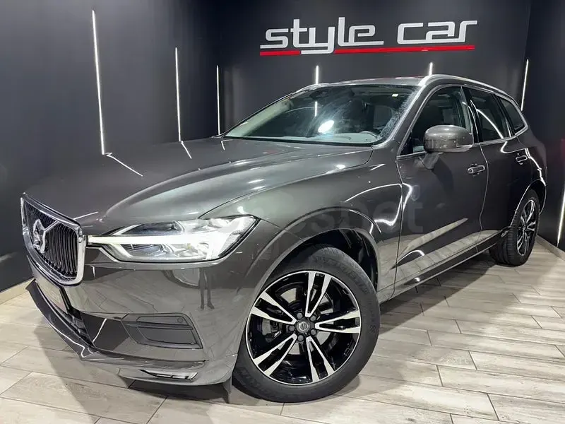 Usado Volvo XC60 Momentum 190 CV (139 kW) 2018 Gris / plata SUV