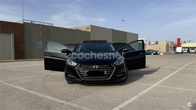 Usado Hyundai i40 Style 141 CV (103 kW) 2016 Negro Berlina