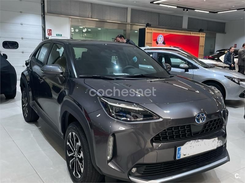 Gris / plata Usado 2023 Toyota Yaris Cross Active SUV | 24.900 € (Precio justo) - Imagen 1/4