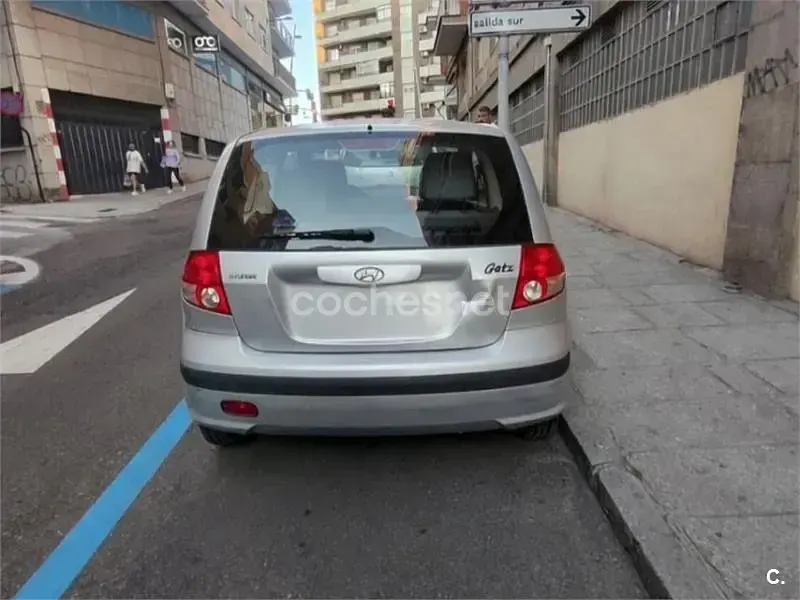 Usado Hyundai Getz 63 CV (46 kW) 2005 Gris / plata Utilitario