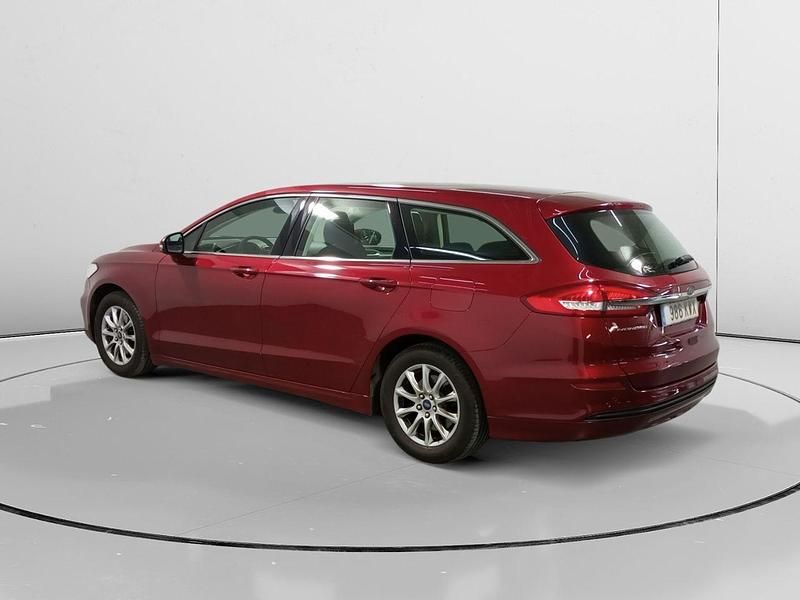 Usado Ford Mondeo Trend 150 CV (110 kW) 2019 Rojo Familiar