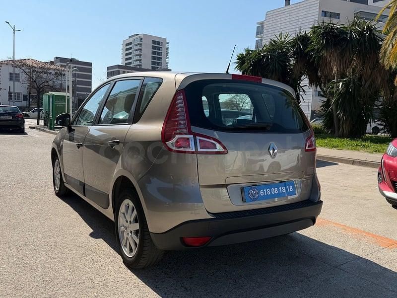 Usado Renault Scénic III Authentique 110 CV (80 kW) 2010 Marrón Monovolumen
