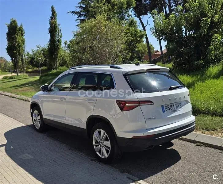 Usado Skoda Karoq Selection 150 CV (110 kW) 2024 Blanco SUV