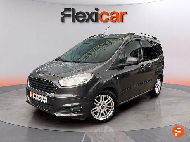 Usado Ford Tourneo Courier Ambiente 100 CV (73 kW) 2018 Gris Monovolumen
