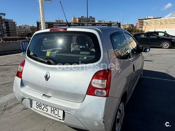 Usado Renault Twingo Authentique 75 CV (55 kW) 2011 Gris / plata Utilitario