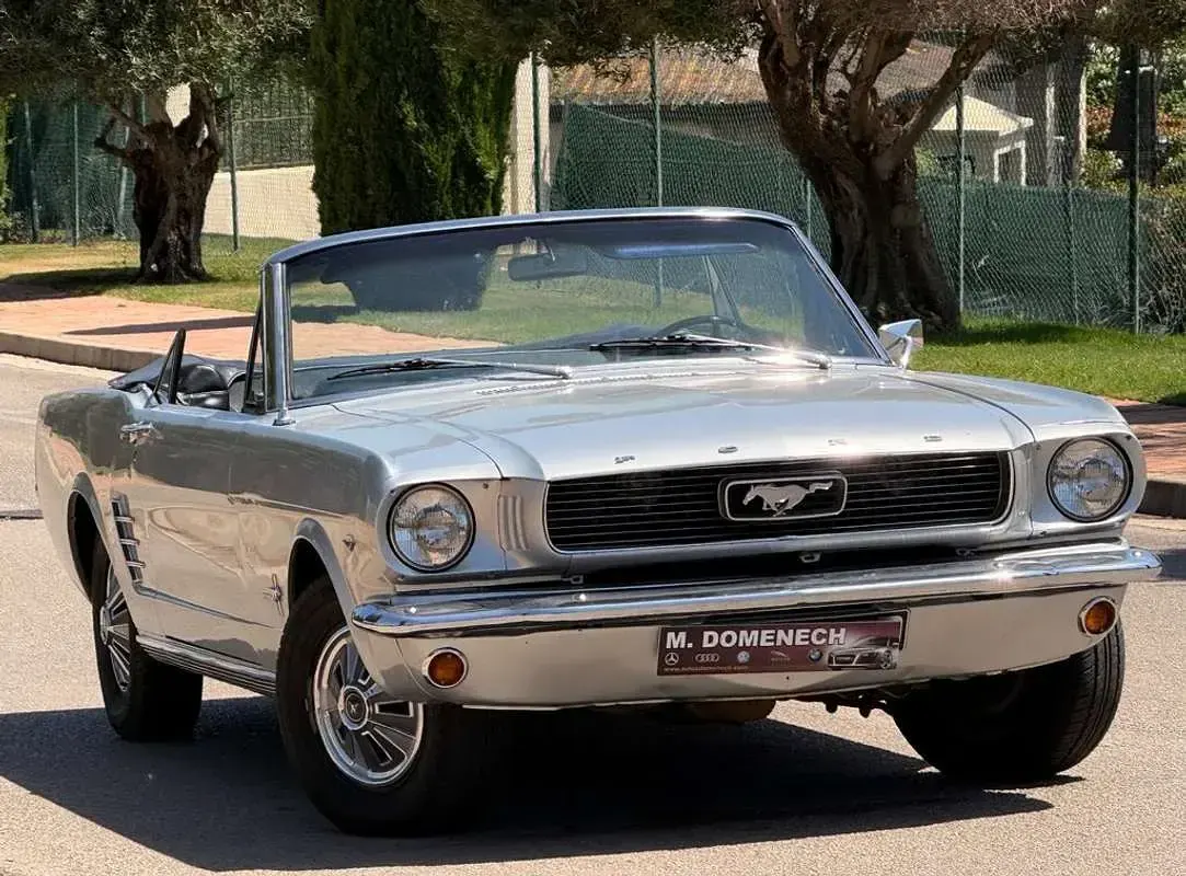 Usado Ford V8 200 CV (147 kW) 1976 Gris Descapotable