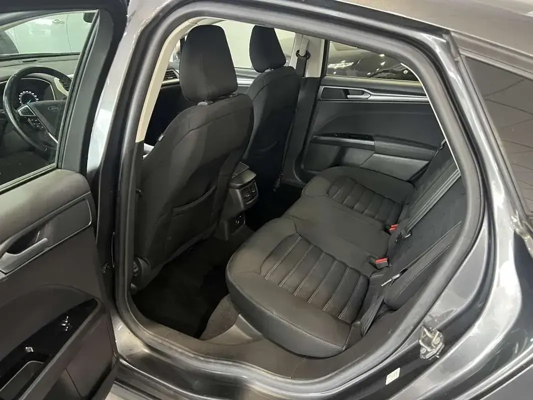 Usado Ford Mondeo Business Edition 120 CV (88 kW) 2018 Gris Berlina
