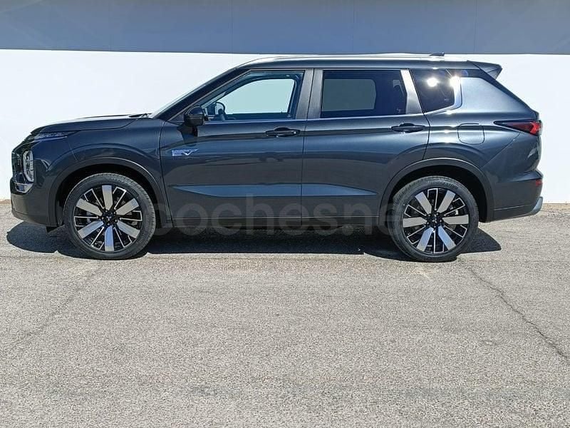 Nuevo Mitsubishi Outlander P-HEV 306 CV (225 kW) 2025 Gris / plata SUV