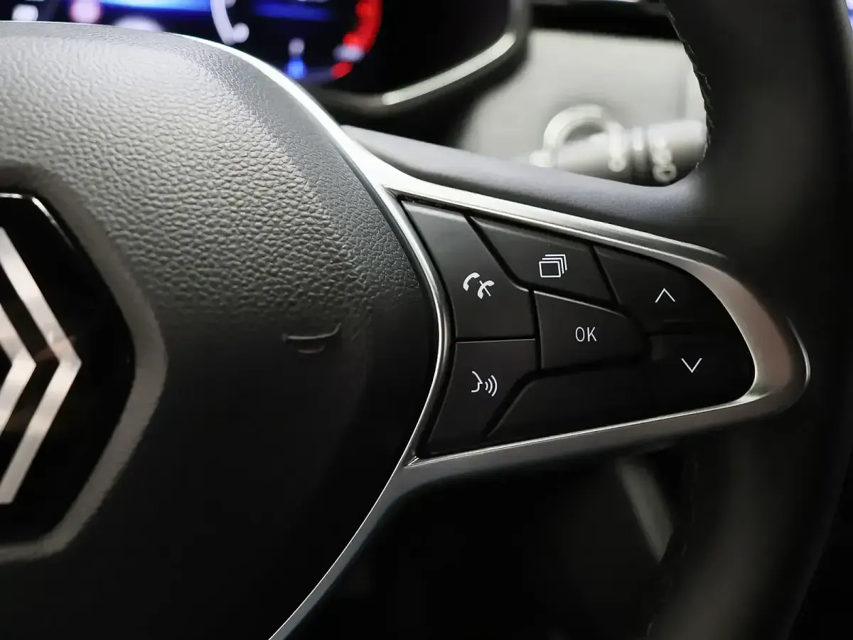 Usado Renault Clio V Techno 90 CV (66 kW) 2025 Gris / plata Berlina