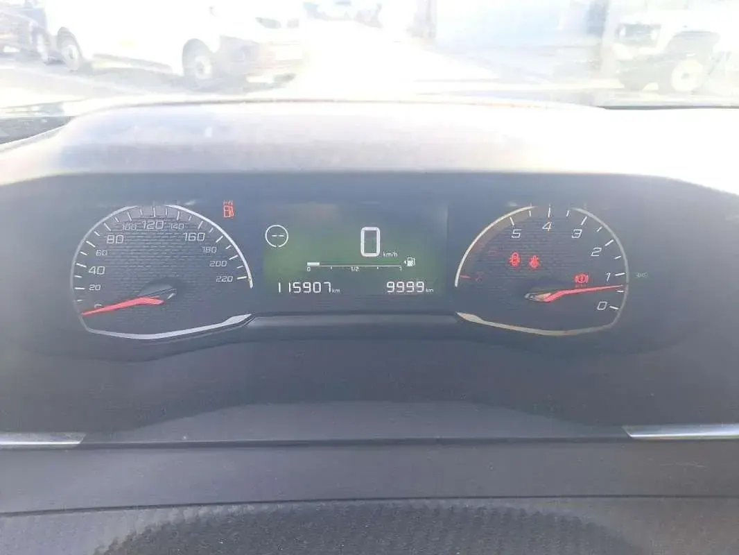 Usado Peugeot 2008 Active 110 CV (80 kW) 2022 Negro SUV