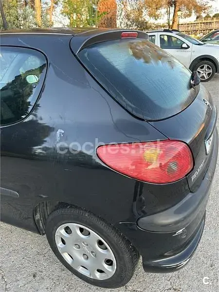 Używany Peugeot 206 75 KM (55 kW) 2004 Czarny Sedan/Limuzyna
