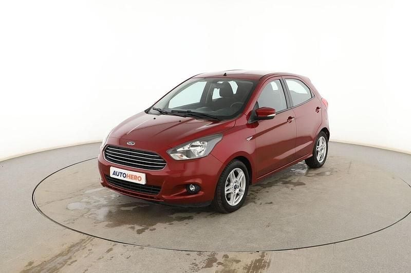 Usado Ford Ka Plus Ultimate 85 CV (62 kW) 2017 Rojo Utilitario