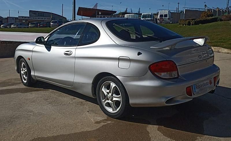 Usado Hyundai Coupé 107 CV (78 kW) 2000 Gris Coupe