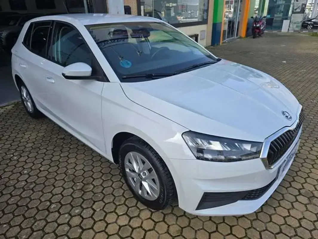 Usado Skoda Fabia Ambition 95 CV (69 kW) 2022 Blanco Utilitario