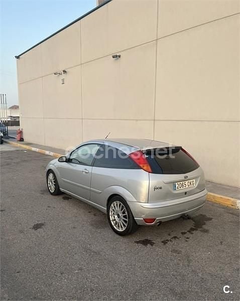 Käytetty Ford Focus ST 170 HP (125 kW) 2003 Harmaa Sedan