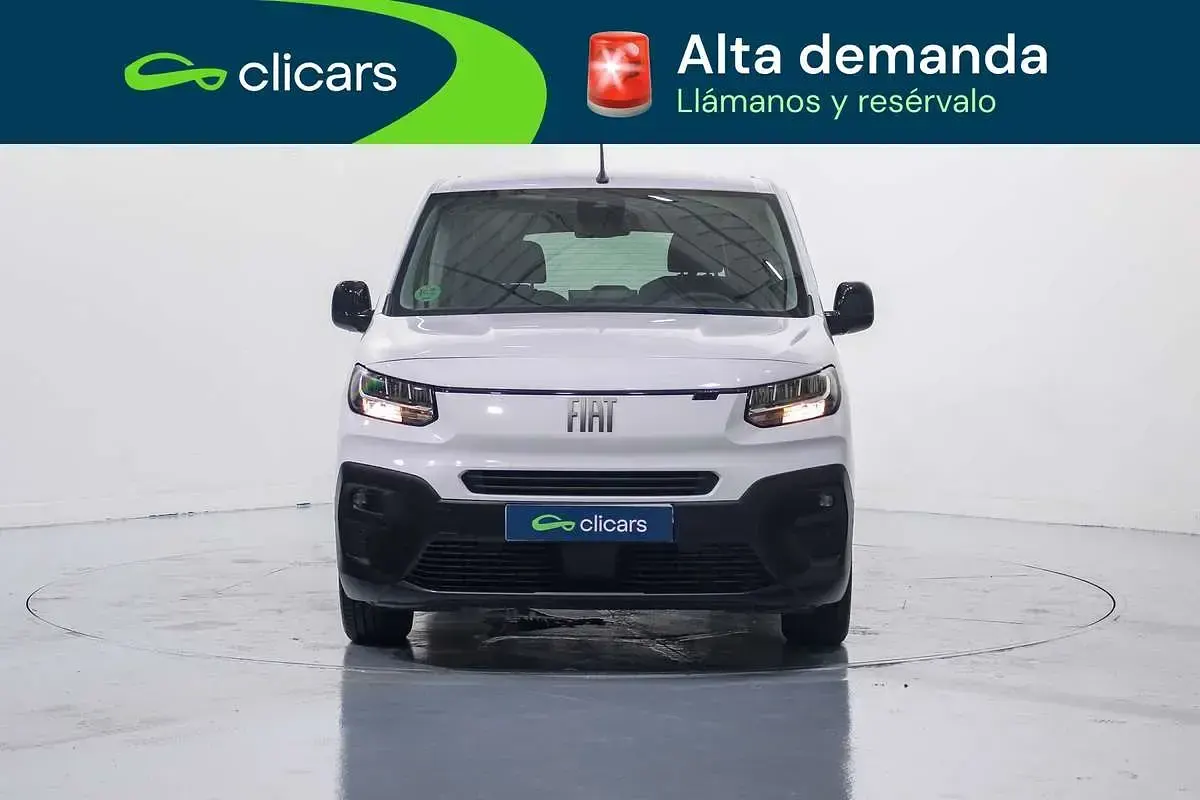 Usado Fiat Doblò 102 CV (75 kW) 2025 Blanco Monovolumen