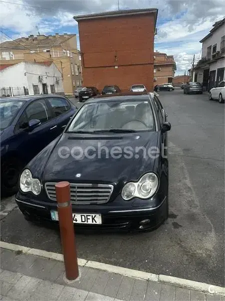 Usado Mercedes C220 Elegance 143 CV (105 kW) 2005 Azul Berlina