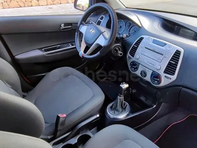 Usado Hyundai i20 Classic 78 CV (57 kW) 2011 Rojo Utilitario