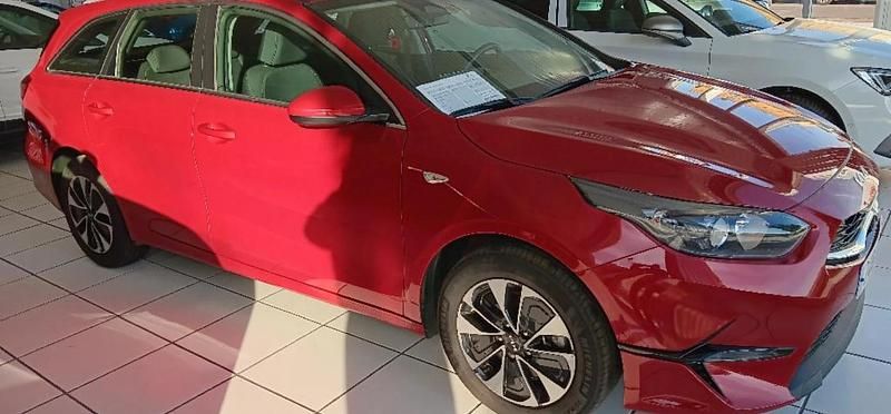 Usado Kia Ceed 101 CV (74 kW) 2025 Rojo Utilitario