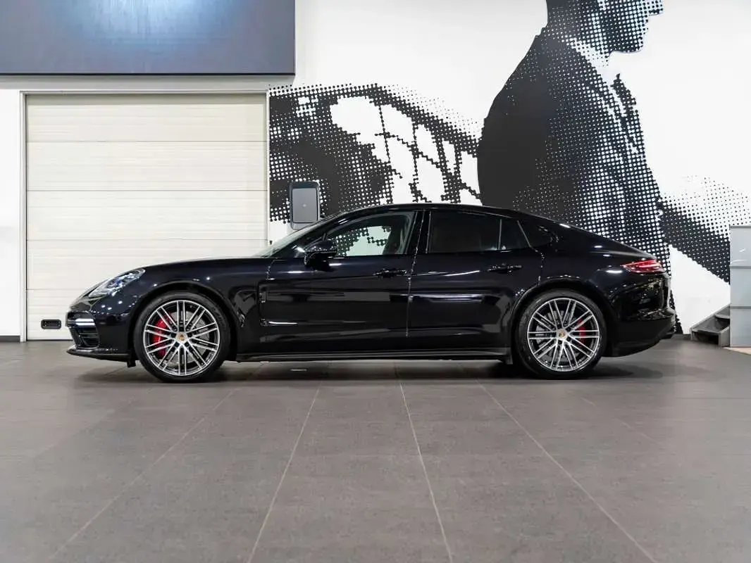 Usado Porsche Panamera Turbo 549 CV (403 kW) 2020 Negro Berlina
