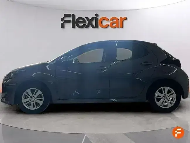 Usado Toyota Yaris 72 CV (52 kW) 2023 Gris Utilitario