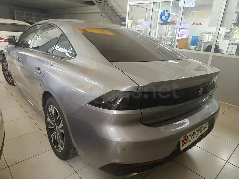 Usado Peugeot 508 Active 130 CV (95 kW) 2022 Gris / plata Berlina