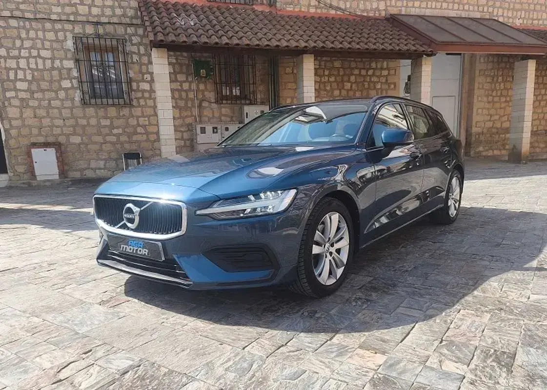 Usado Volvo V60 Momentum 150 CV (110 kW) 2019 Azul Familiar