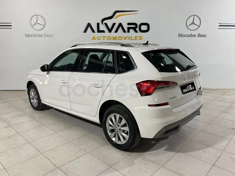 Usado Skoda Kamiq Ambition 110 CV (80 kW) 2021 Blanco SUV